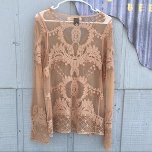 (Armpit to armpit 18” ) gorgeous Woman’s open lace top